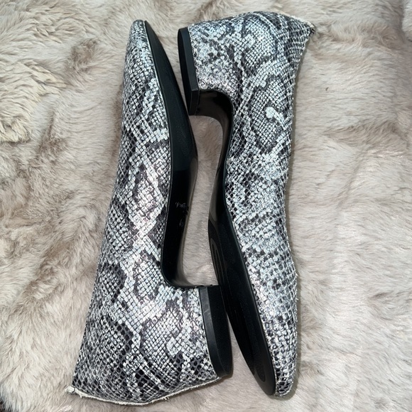 Gentle Souls by Kenneth Cole Loufer - Picture 7 of 8